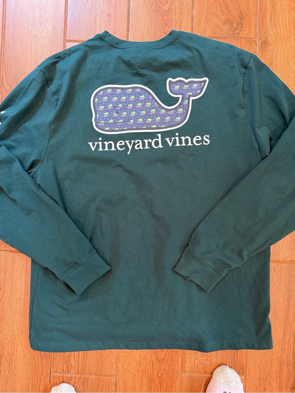 Vineyard Vines Dark Green Christmas Whale Graphic Long Sleeve Tee / men’s xl